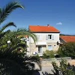 Gorgeous Apartment In Stari Grad With Kitchen