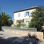 Gorgeous Apartment In Stari Grad With Kitchen
