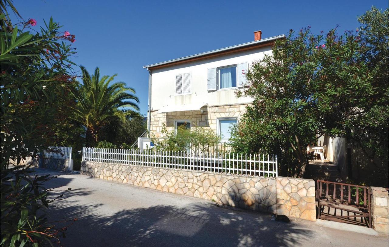 Gorgeous In Stari Grad With Kitchen