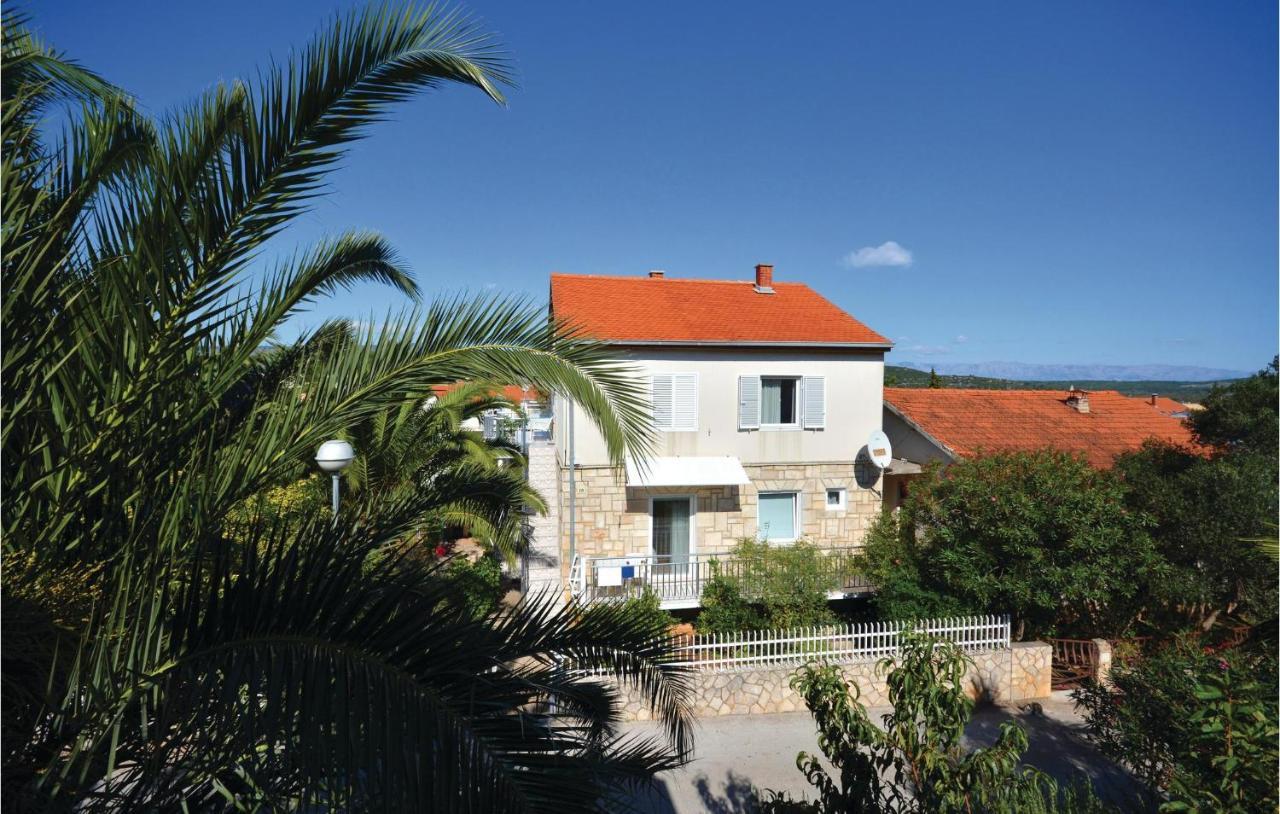 Gorgeous In Stari Grad With Kitchen Apartment *